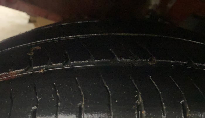 2012 Hyundai i10 MAGNA 1.2, Petrol, Manual, 75,765 km, Left Front Tyre Tread