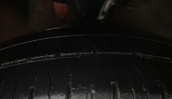 2012 Hyundai i10 MAGNA 1.2, Petrol, Manual, 75,765 km, Right Front Tyre Tread