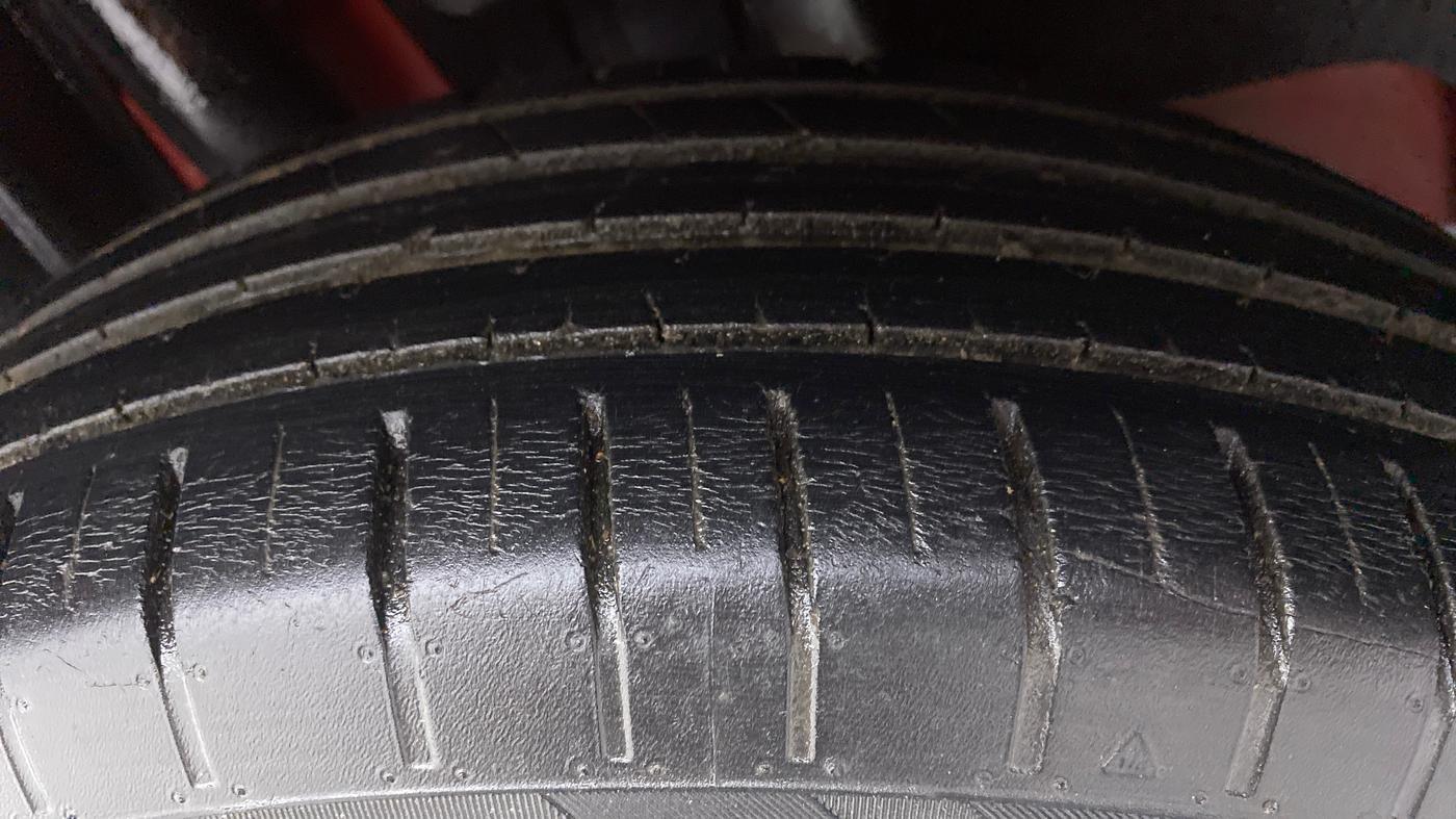 2018 Maruti Swift ZXI+, Petrol, Manual, 33,403 km, Right Rear Tyre Tread