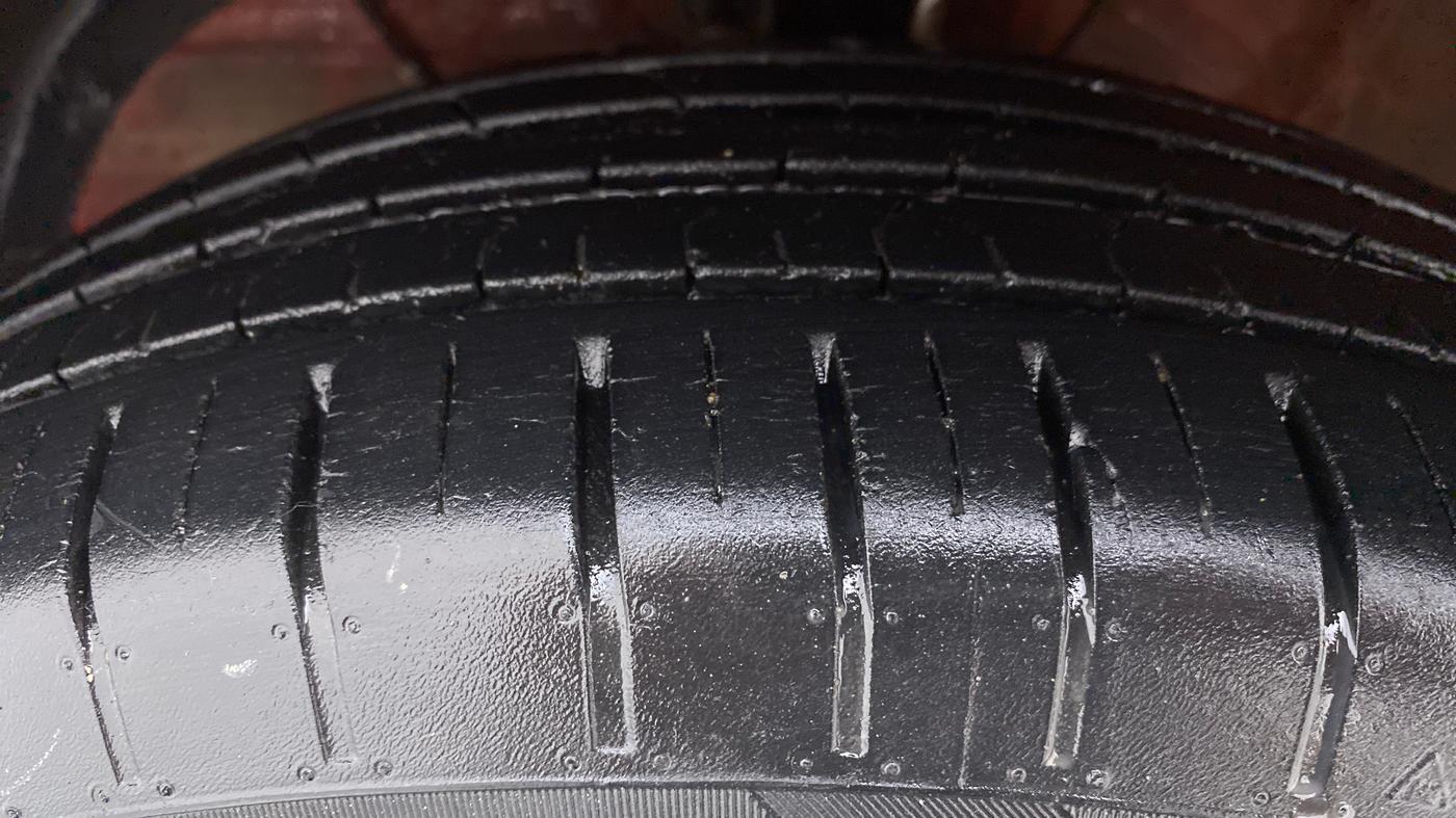 2018 Maruti Swift ZXI+, Petrol, Manual, 33,403 km, Left Front Tyre Tread