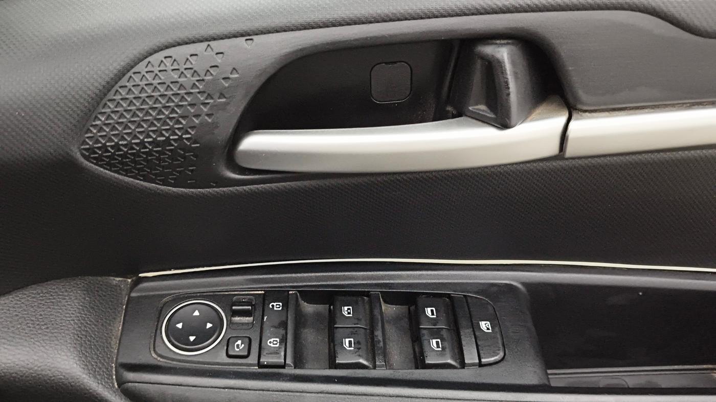 2023 KIA SONET HTK PLUS 1.2, Petrol, Manual, 61,905 km, Driver Side Door Panels Control