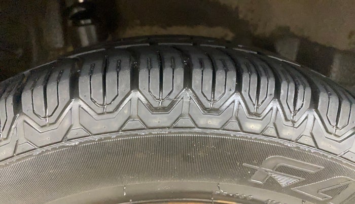 2015 Honda Amaze 1.2L I-VTEC S, Petrol, Manual, 1,09,469 km, Right Rear Tyre Tread