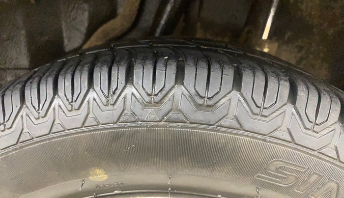 2015 Honda Amaze 1.2L I-VTEC S, Petrol, Manual, 1,09,469 km, Left Rear Tyre Tread