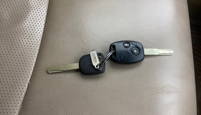 2015 Honda Amaze 1.2L I-VTEC S, Petrol, Manual, 1,09,469 km, Key Close Up