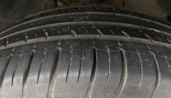 2021 Renault Duster RXZ 1.3 TURBO PETROL MT, Petrol, Manual, 28,035 km, Right Front Tyre Tread