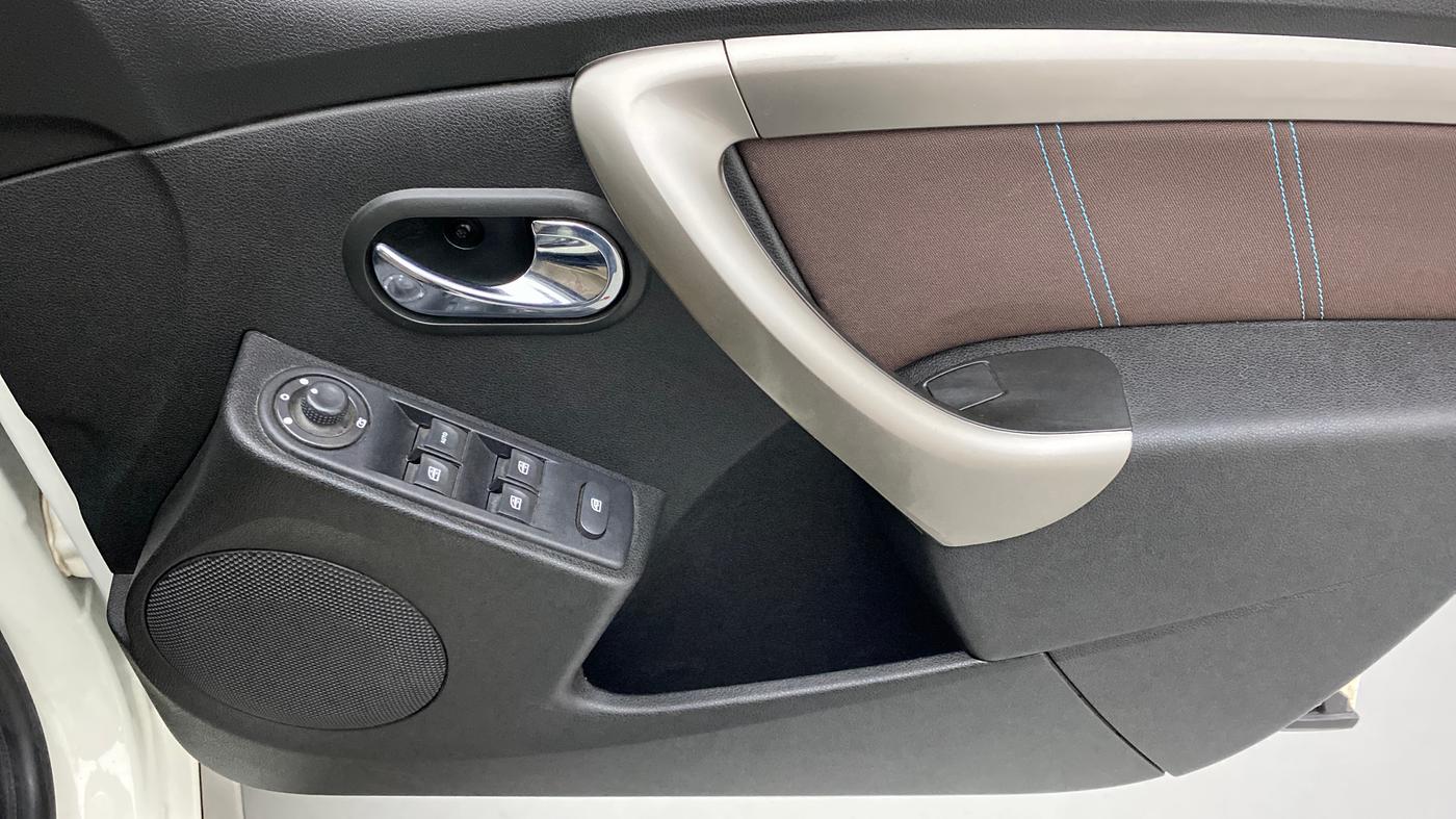 2021 Renault Duster RXZ 1.3 TURBO PETROL MT, Petrol, Manual, 28,035 km, Driver Side Door Panels Control