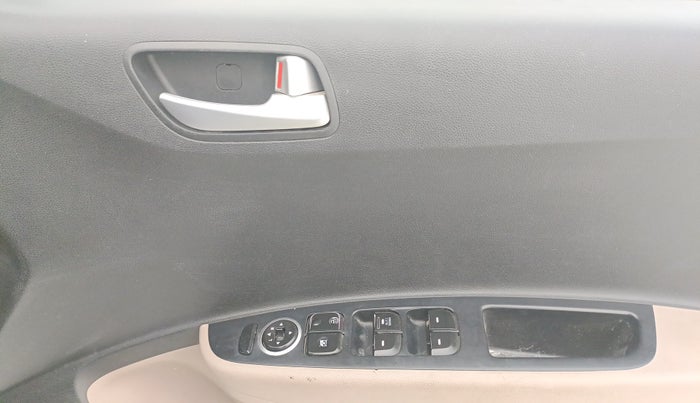 2016 Hyundai Grand i10 SPORTZ 1.2 KAPPA VTVT, Petrol, Manual, 70,486 km, Driver Side Door Panels Control