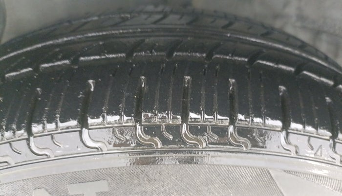 2016 Hyundai Grand i10 SPORTZ 1.2 KAPPA VTVT, Petrol, Manual, 70,486 km, Left Front Tyre Tread