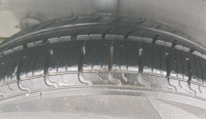 2016 Hyundai Grand i10 SPORTZ 1.2 KAPPA VTVT, Petrol, Manual, 70,486 km, Right Rear Tyre Tread