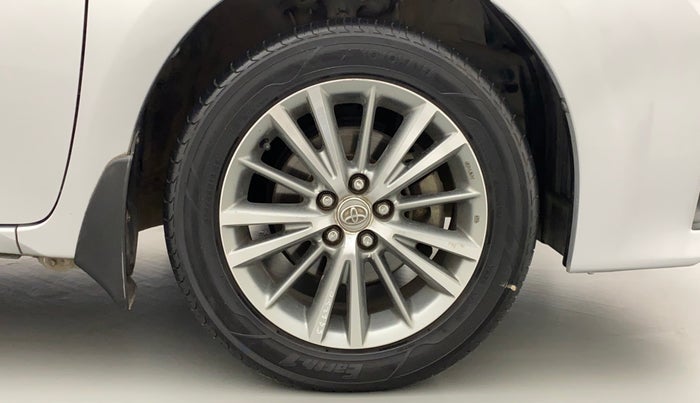 2016 Toyota Corolla Altis GL, Petrol, Manual, 71,916 km, Right Front Wheel