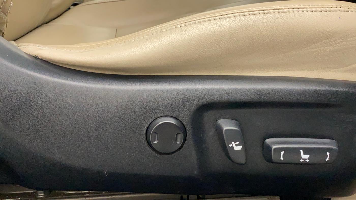 2016 Toyota Corolla Altis GL, Petrol, Manual, 71,916 km, Driver Side Adjustment Panel