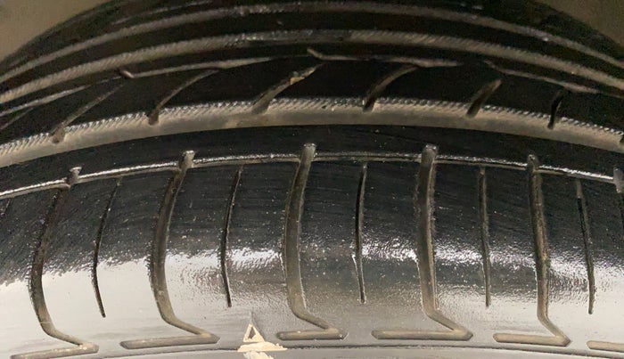 2016 Toyota Corolla Altis GL, Petrol, Manual, 71,916 km, Left Front Tyre Tread