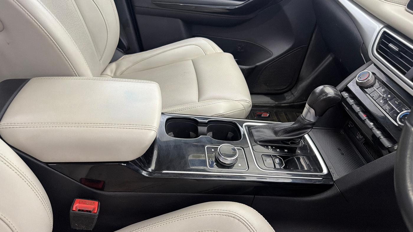 2022 Mahindra XUV700 AX 7 P AT 7 STR, Petrol, Automatic, 56,055 km, Gear Lever