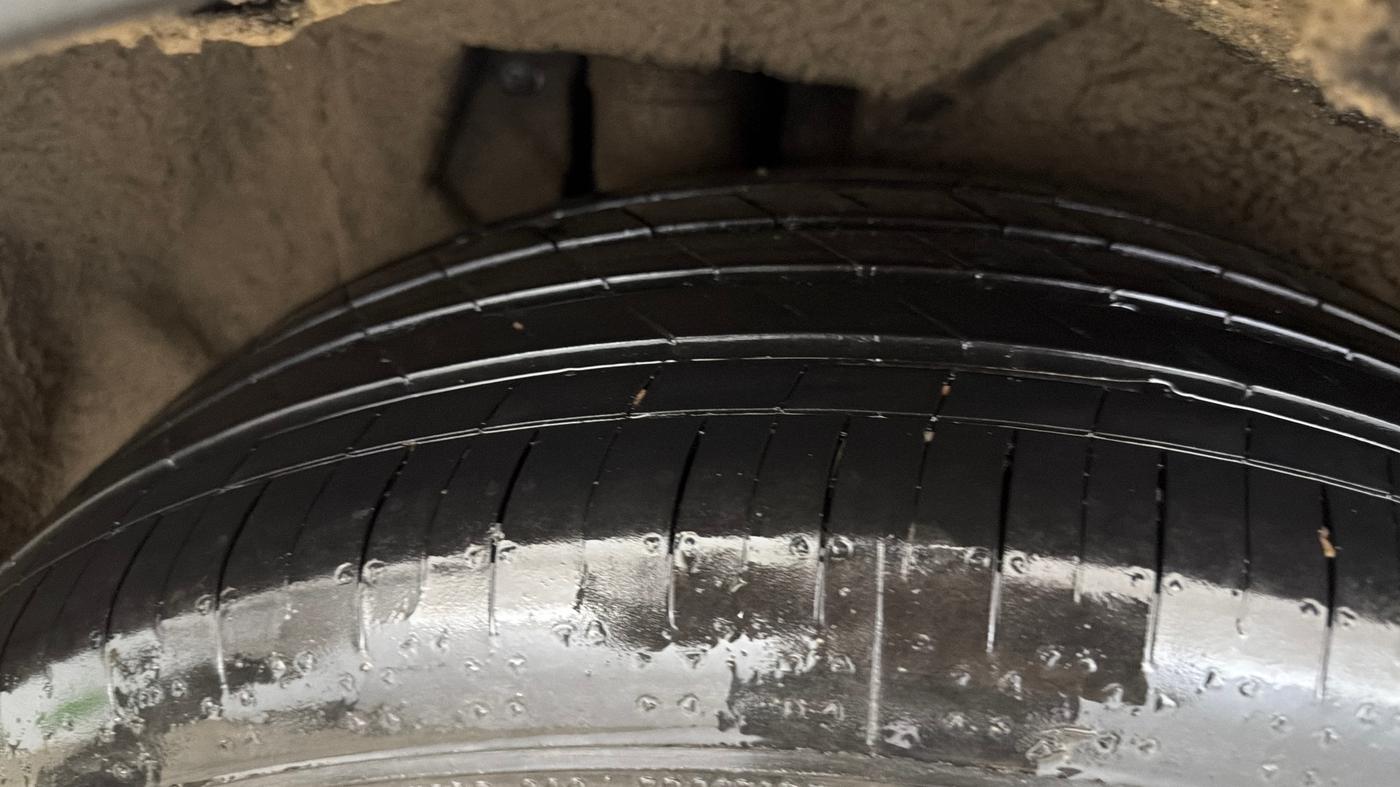 2022 Mahindra XUV700 AX 7 P AT 7 STR, Petrol, Automatic, 56,055 km, Right Rear Tyre Tread