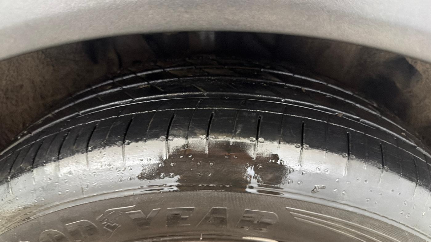 2022 Mahindra XUV700 AX 7 P AT 7 STR, Petrol, Automatic, 56,055 km, Right Front Tyre Tread