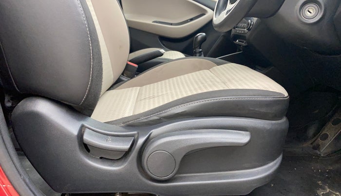 2018 Hyundai Elite i20 ASTA 1.2, Petrol, Manual, 1,14,401 km, Driver Side Adjustment Panel