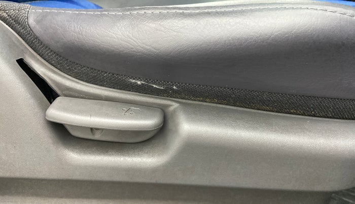 2007 Hyundai Santro Xing GLS, Petrol, Manual, 38,641 km, Driver Side Adjustment Panel