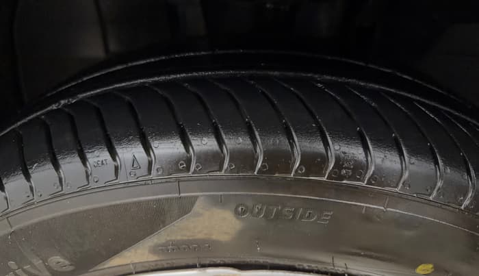 2022 Renault TRIBER RXZ, Petrol, Manual, 19,181 km, Left Front Tyre Tread