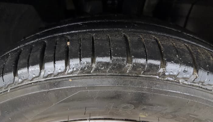 2022 Renault TRIBER RXZ, Petrol, Manual, 19,181 km, Right Front Tyre Tread