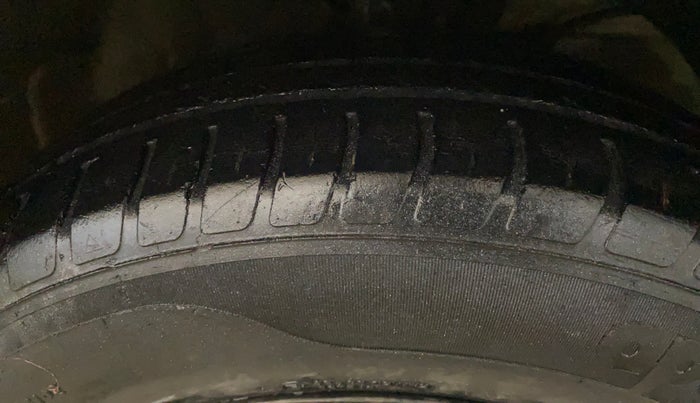 2017 Maruti Dzire VXI, Petrol, Manual, 36,382 km, Right Front Tyre Tread