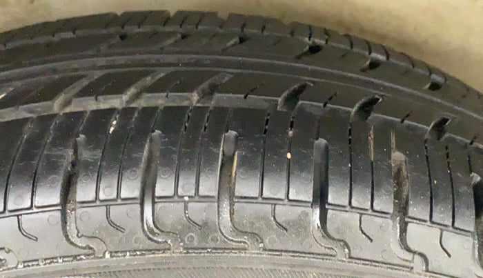2013 Maruti Wagon R 1.0 VXI, Petrol, Manual, 38,260 km, Right Rear Tyre Tread