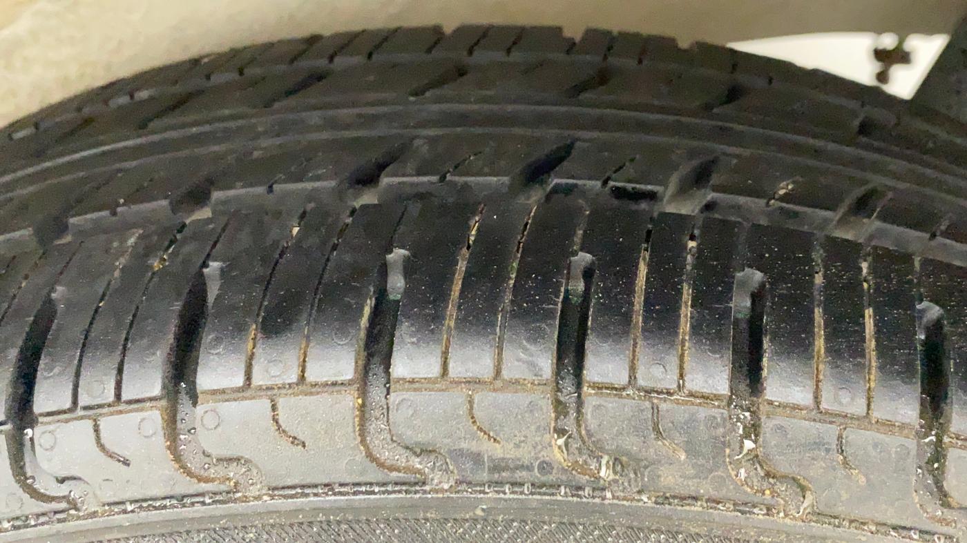 2013 Maruti Wagon R 1.0 VXI, Petrol, Manual, 38,260 km, Left Rear Tyre Tread
