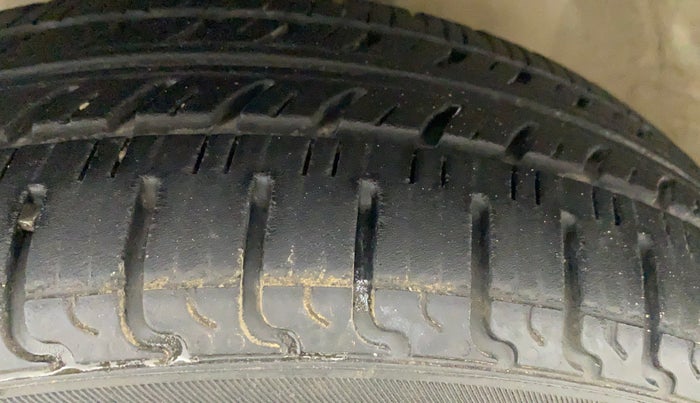 2013 Maruti Wagon R 1.0 VXI, Petrol, Manual, 38,260 km, Left Front Tyre Tread
