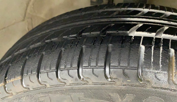 2013 Maruti Wagon R 1.0 VXI, Petrol, Manual, 38,260 km, Right Front Tyre Tread