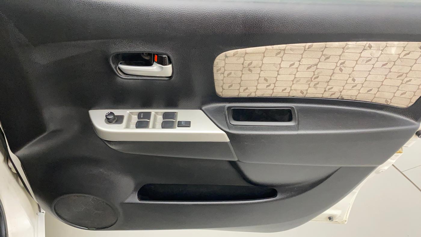 2013 Maruti Wagon R 1.0 VXI, Petrol, Manual, 38,260 km, Driver Side Door Panels Control