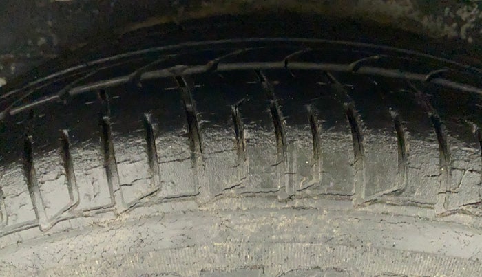 2011 Hyundai i10 MAGNA 1.2, Petrol, Manual, 25,268 km, Right Rear Tyre Tread