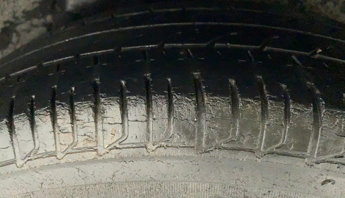 2011 Hyundai i10 MAGNA 1.2, Petrol, Manual, 25,268 km, Left Rear Tyre Tread