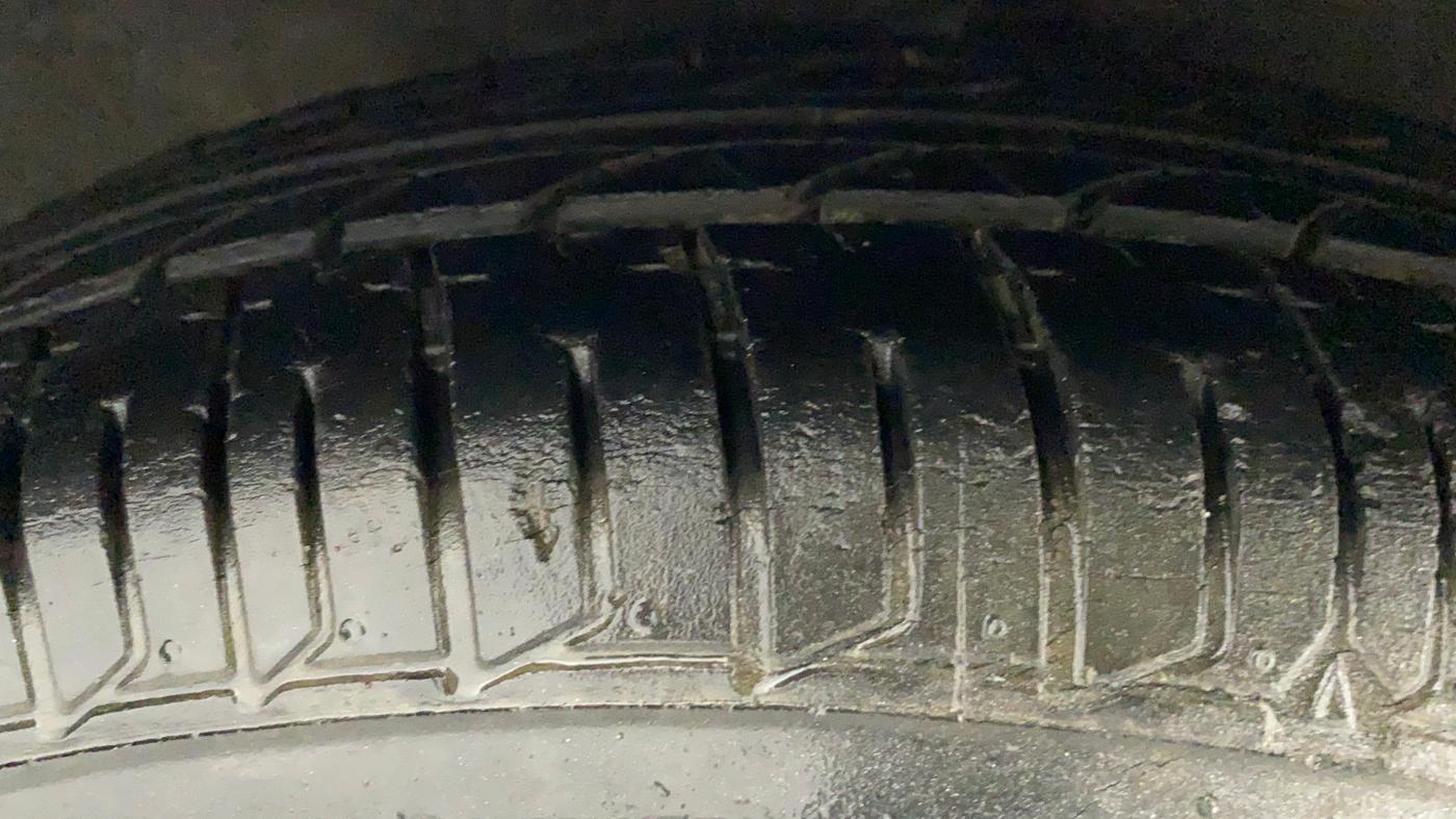 2011 Hyundai i10 MAGNA 1.2, Petrol, Manual, 25,268 km, Right Front Tyre Tread