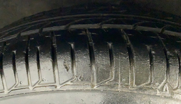 2011 Hyundai i10 MAGNA 1.2, Petrol, Manual, 25,268 km, Right Front Tyre Tread