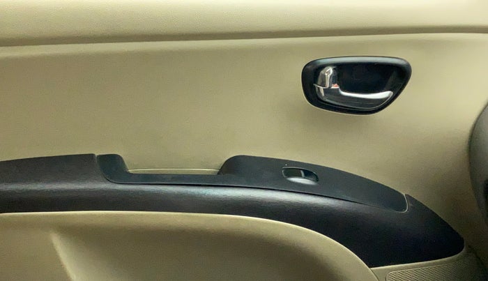 2011 Hyundai i10 MAGNA 1.2, Petrol, Manual, 25,268 km, Left front window switch / handle - Switch/handle not functional