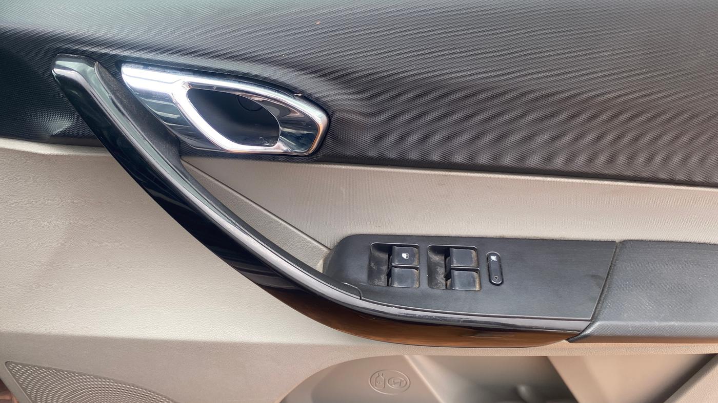 2018 Tata Tiago XZ PETROL, Petrol, Manual, 26,479 km, Driver Side Door Panels Control