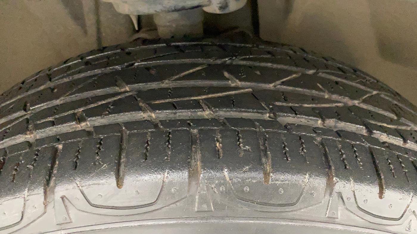 2018 Jeep Compass LIMITED (O) 1.4 PETROL AT, Petrol, Automatic, 61,740 km, Right Front Tyre Tread