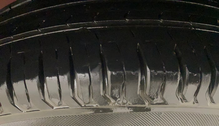 2019 Maruti Swift VXI, Petrol, Manual, 23,490 km, Left Rear Tyre Tread