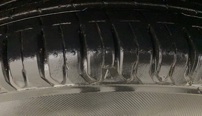 2019 Maruti Swift VXI, Petrol, Manual, 23,490 km, Right Front Tyre Tread