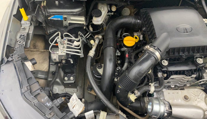 2024 Tata NEXON FEARLESS + SUNROOF DCA DUAL TONE 1.2 PETROL, Petrol, Automatic, 29,422 km, Engine View - Right