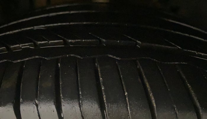 2024 Tata NEXON FEARLESS + SUNROOF DCA DUAL TONE 1.2 PETROL, Petrol, Automatic, 29,422 km, Right Front Tyre Tread