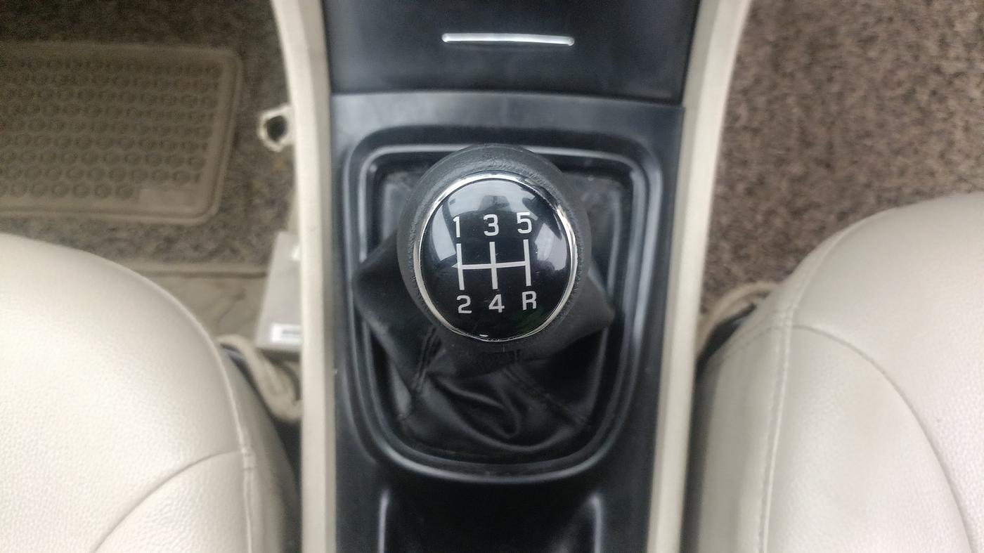 2016 Maruti Ciaz VXI, Petrol, Manual, 400 km, Gear Lever