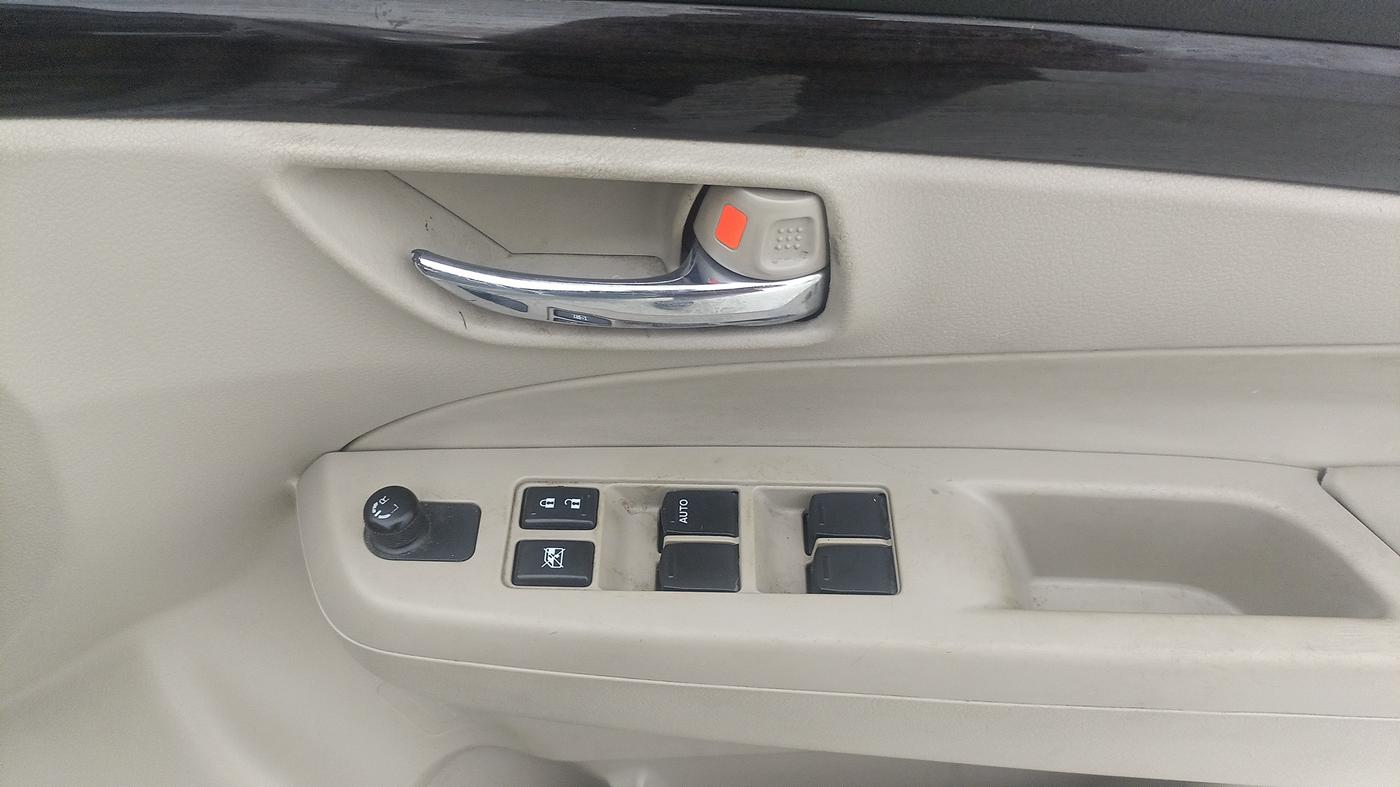 2016 Maruti Ciaz VXI, Petrol, Manual, 400 km, Driver Side Door Panels Control
