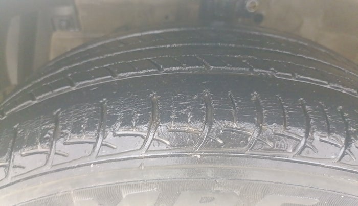 2016 Maruti Ciaz VXI, Petrol, Manual, 59,243 km, Left Front Tyre Tread
