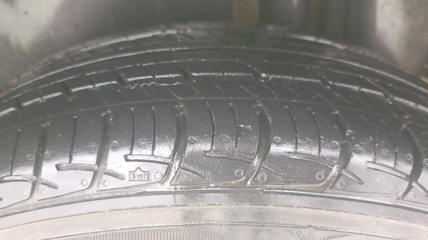 2016 Maruti Ciaz VXI, Petrol, Manual, 400 km, Left Rear Tyre Tread