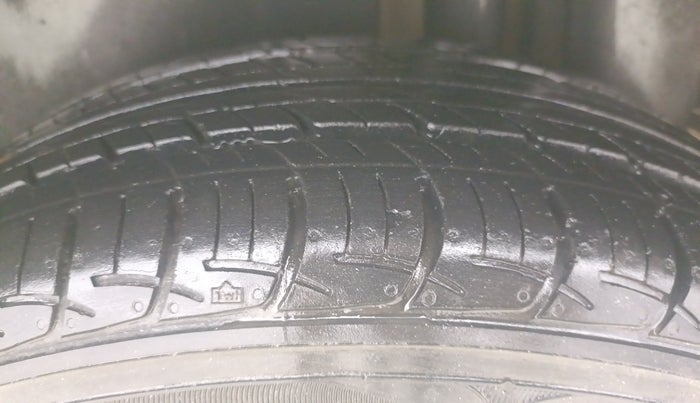 2016 Maruti Ciaz VXI, Petrol, Manual, 59,243 km, Left Rear Tyre Tread