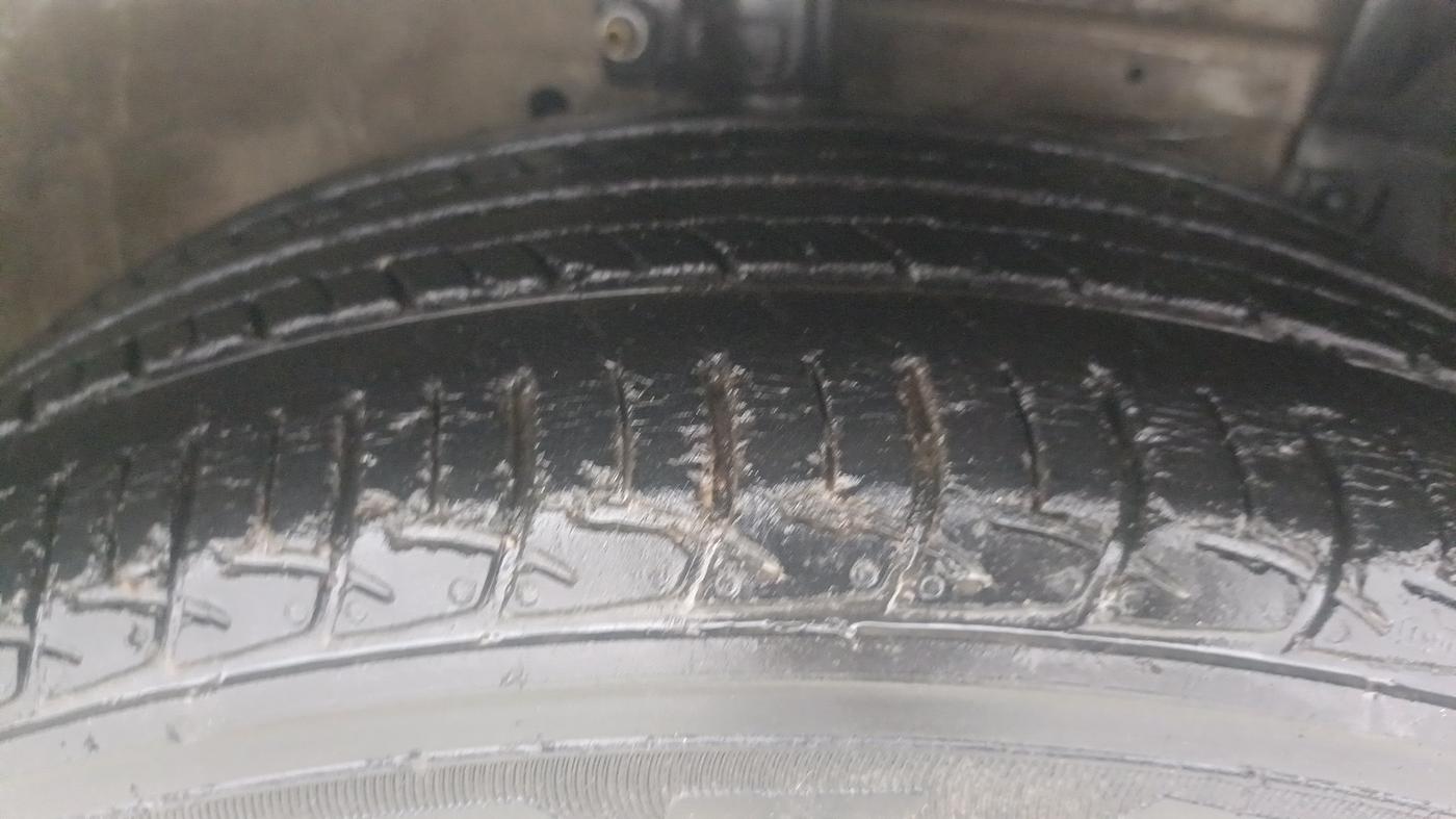 2016 Maruti Ciaz VXI, Petrol, Manual, 400 km, Right Front Tyre Tread
