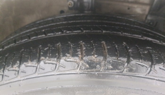 2016 Maruti Ciaz VXI, Petrol, Manual, 59,243 km, Right Front Tyre Tread
