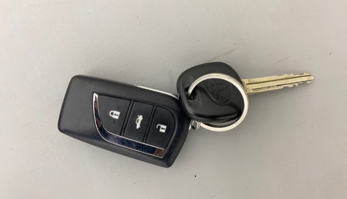 2021 Toyota YARIS J MT, Petrol, Manual, 25,813 km, Key Close Up