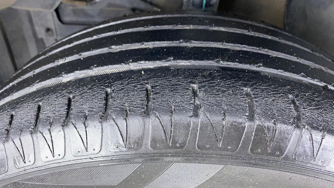 2016 Maruti Vitara Brezza ZDI, Diesel, Manual, Left Front Tyre Tread