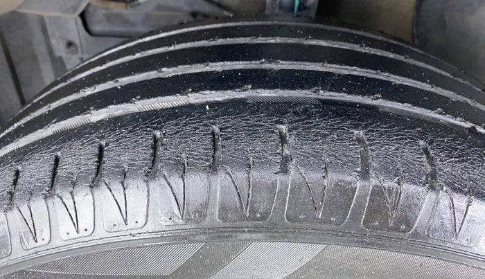 2016 Maruti Vitara Brezza ZDI, Diesel, Manual, Left Front Tyre Tread